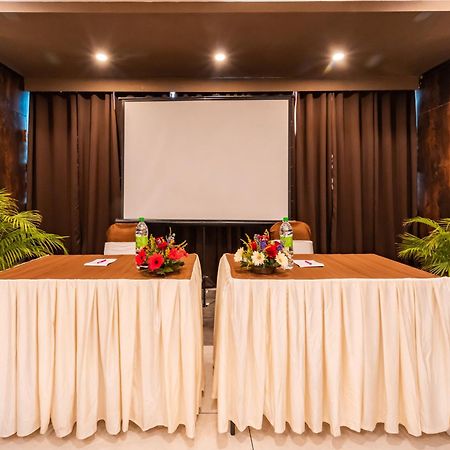 Hotel Signature Planet Indore Buitenkant foto