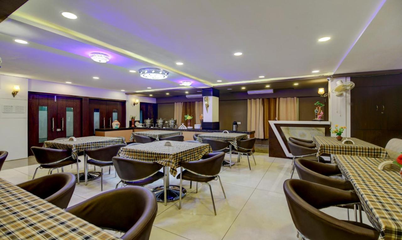 Hotel Signature Planet Indore Buitenkant foto