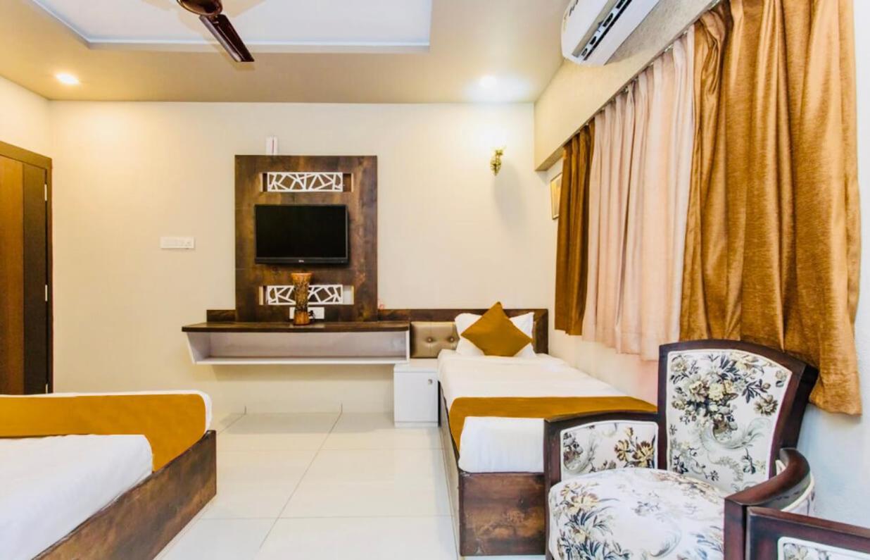 Hotel Signature Planet Indore Buitenkant foto