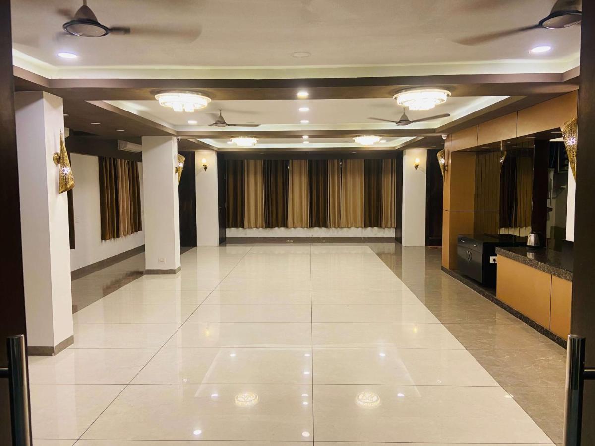 Hotel Signature Planet Indore Buitenkant foto
