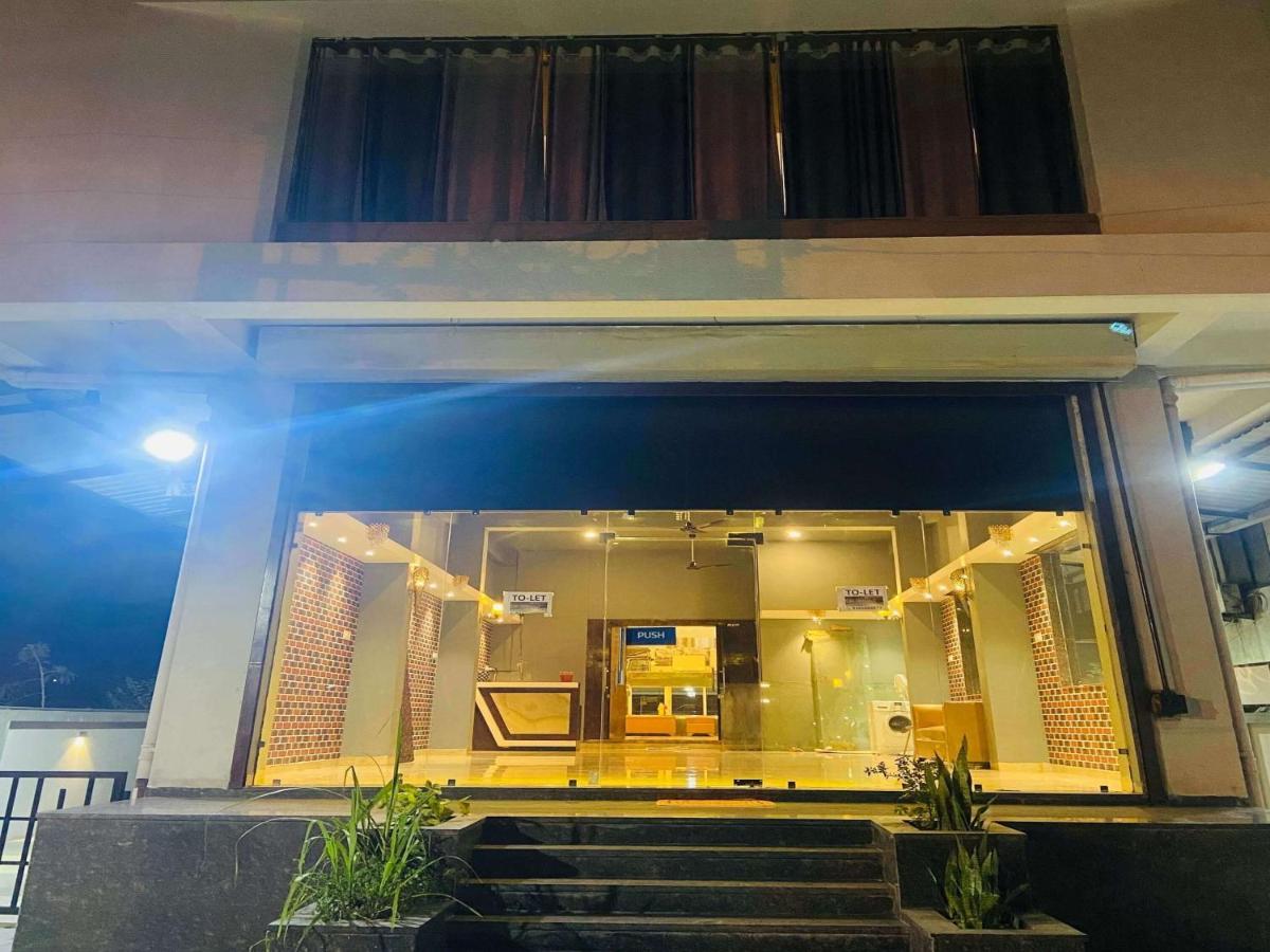 Hotel Signature Planet Indore Buitenkant foto