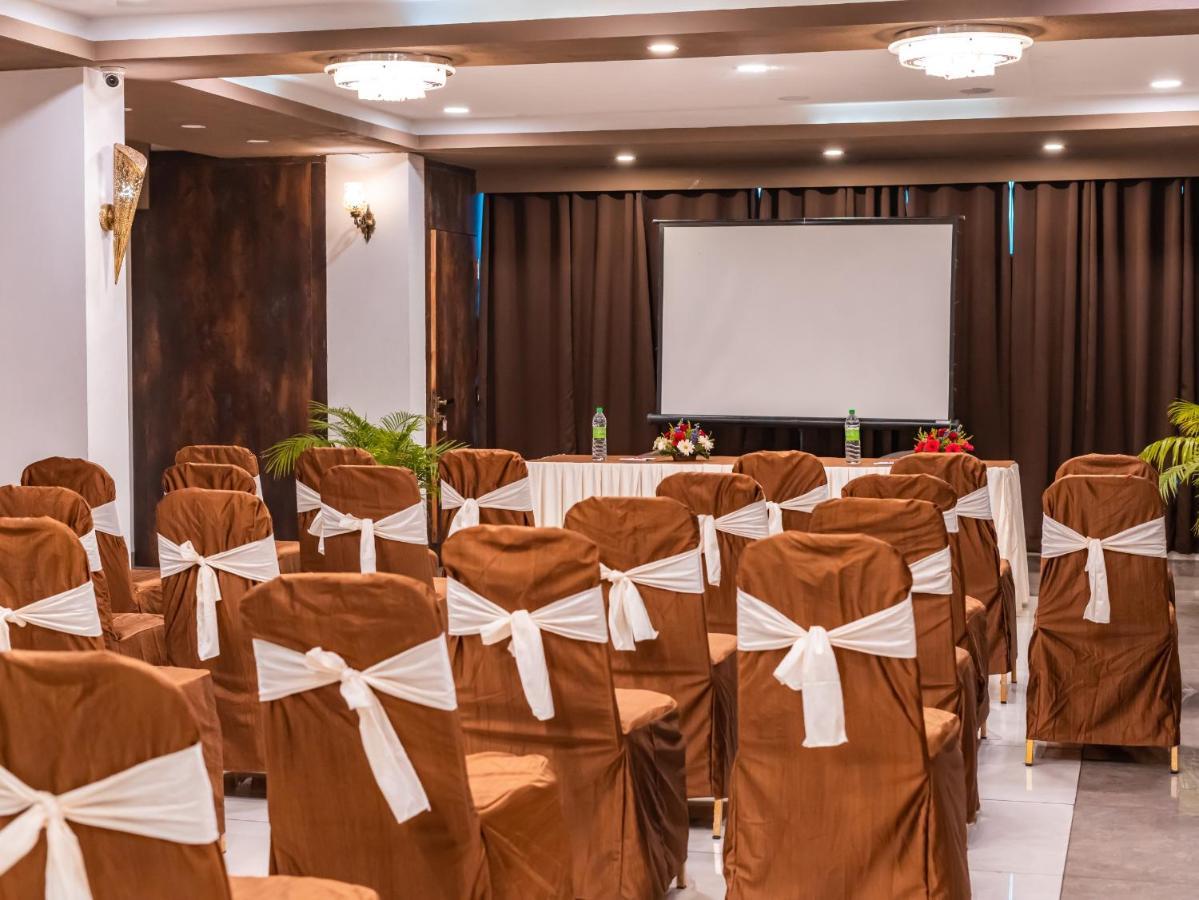 Hotel Signature Planet Indore Buitenkant foto