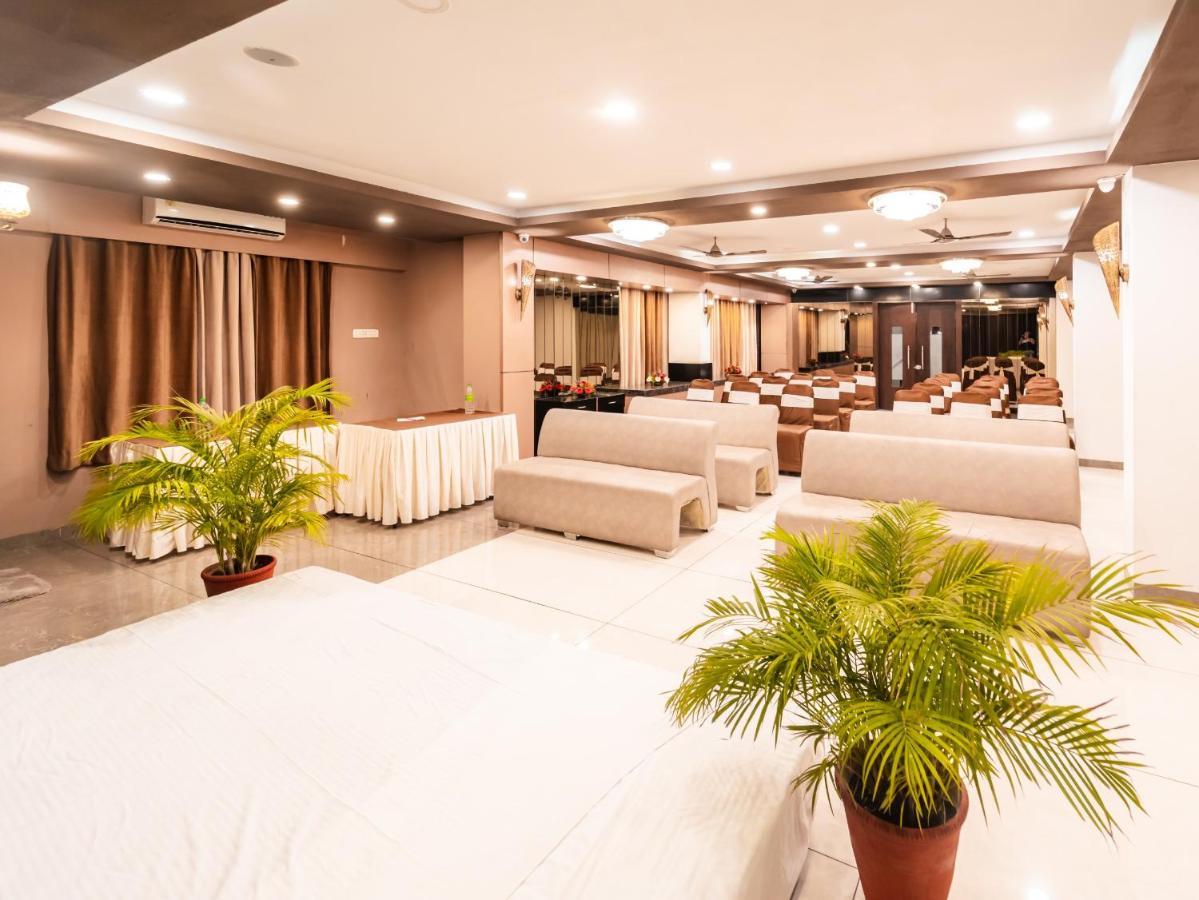 Hotel Signature Planet Indore Buitenkant foto